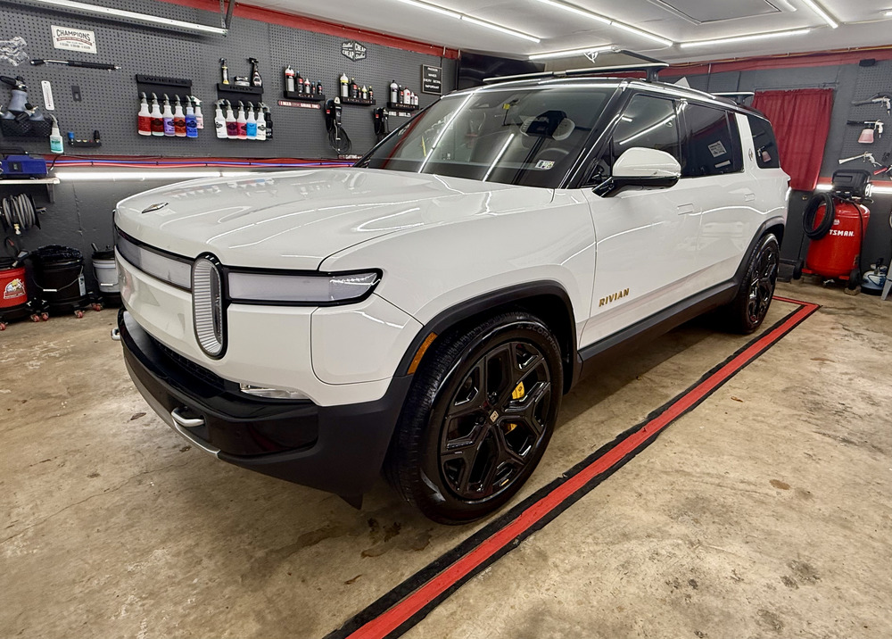 2023 Rivian R1S